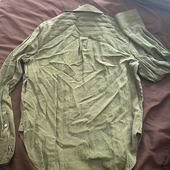 Madewell Crinkled Button Down Shirt in Army Green - Picture 7 of 7
